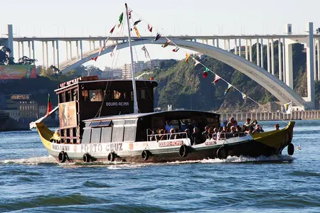 Cruzeiro ao longo das Seis Pontes do Douro